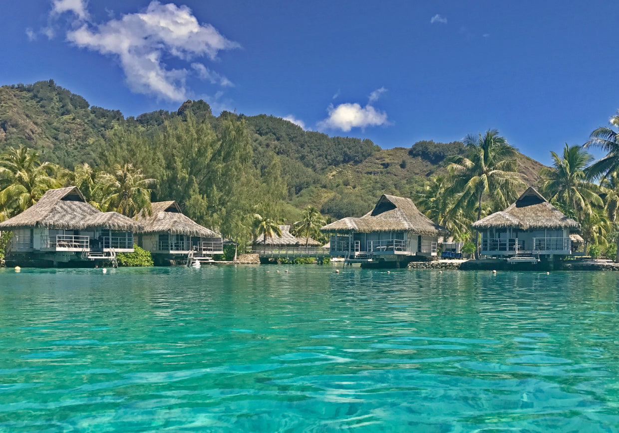 Beautiful turquoise water in Bora Bora and island houses 