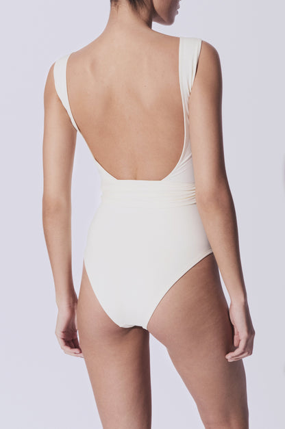 Backside sustainable swimwear Koraru. One piece swimwear with open back and belt, made from recycled fabrics