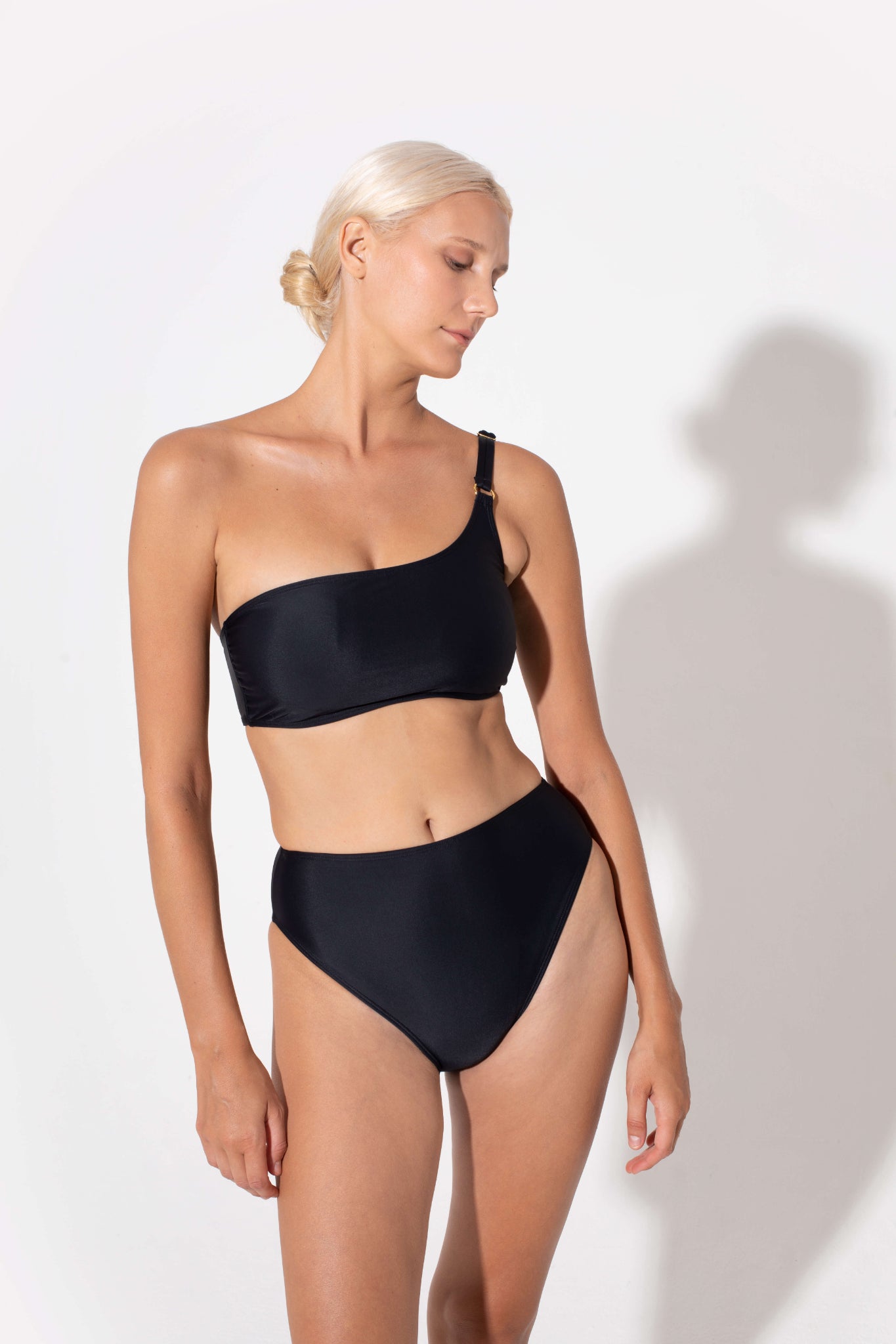 Koraru swimwear is easy to breastfeed with. Bandeau top in black color with easy to take off double strap