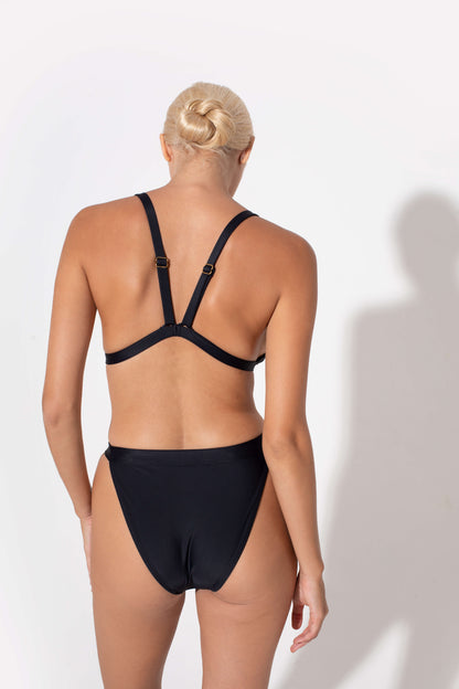 Hedy triangle bikini top in black from luxury sustainable swimwear brand Koraru great fitting swimwear